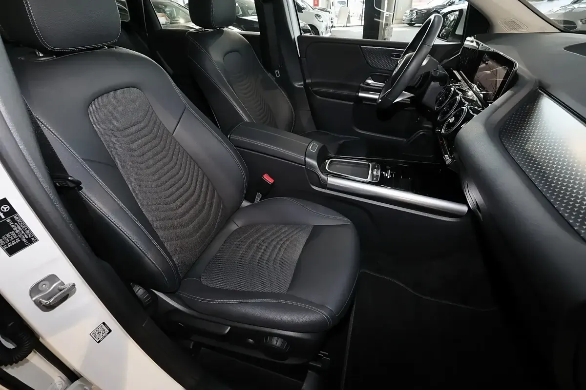 Gebraucht Mercedes B200 Progressive 163 PS (119 kW) 2024 Unilack polarweiß Van / Kleinbus