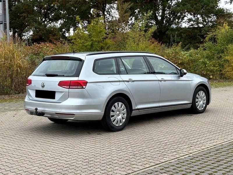 Gebraucht VW Passat Trendline 150 PS (110 kW) 2019 Silber Kombi