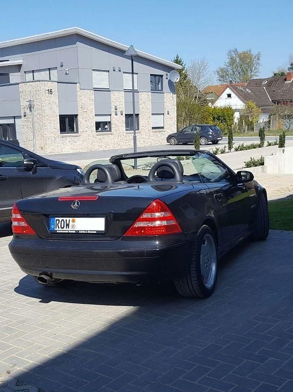 Schwarz Gebraucht 2002 Mercedes SLK200 AMG Cabrio | 2.390 € (Superpreis) - Bild 1/4