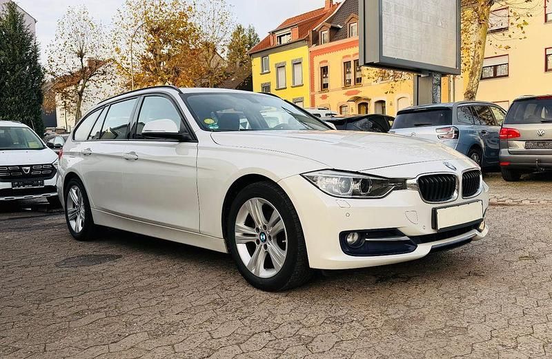Weiß Gebraucht 2015 BMW 318 Sport Line Kombi | 11.900 € (Guter Preis) - Bild 1/4