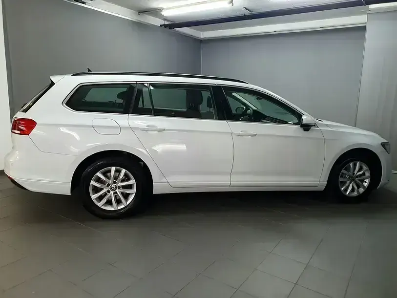 Gebraucht VW Passat Business 150 PS (110 kW) 2023 Weiß Kombi