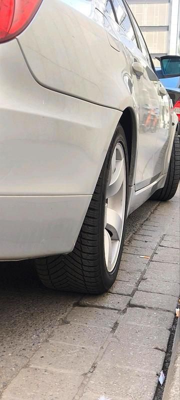 Gebraucht BMW 523 190 PS (139 kW) 2007 Silber Limousine