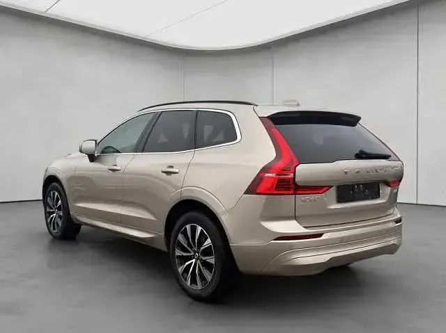 Gebraucht Volvo XC60 Core 250 PS (183 kW) 2024 Silber SUV