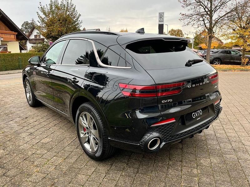 Second-hand Genesis GV70 Sport 305 CP (224 kW) 2025 Negru SUV