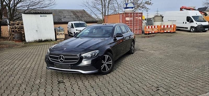 Gebraucht Mercedes E220 200 PS (147 kW) 2022 Schwarz Kombi