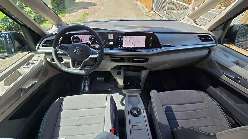 Neu VW Multivan 245 PS (180 kW) 2026 Weiß blau Van