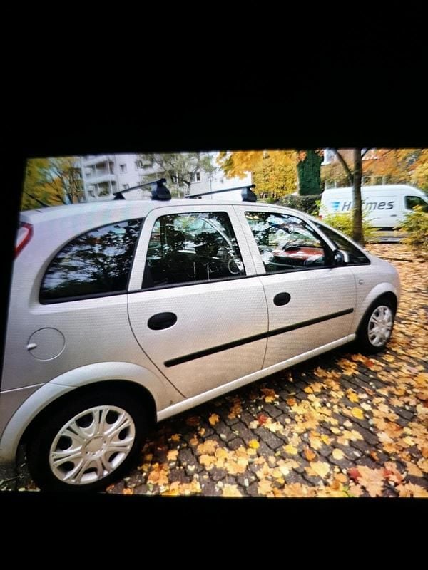 Silber Gebraucht 2004 Opel Meriva Van / Kleinbus | 400 € (Superpreis) - Bild 1/4