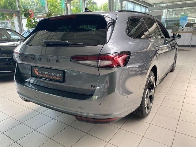 Neu Skoda Superb SportLine 204 PS (150 kW) 2026 Grau Kombi