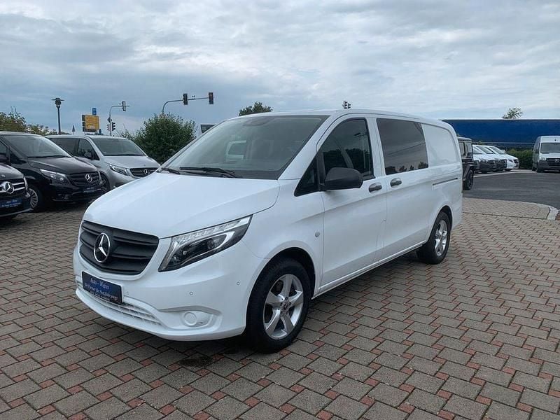 Weiß Gebraucht 2021 Mercedes Vito Van / Kleinbus | 32.500 € (Guter Preis) - Bild 1/4