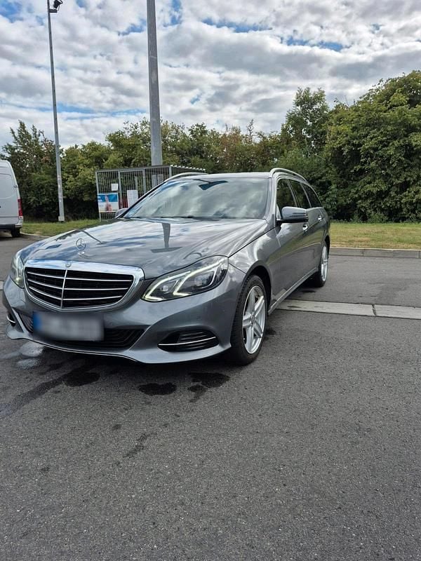 Grau Gebraucht 2015 Mercedes E350 Kombi | 15.500 € (Guter Preis) - Bild 1/4