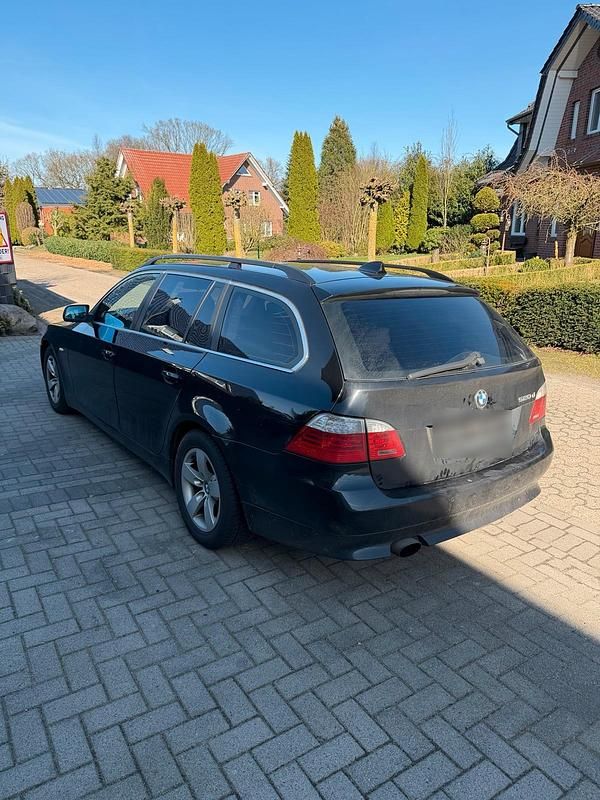 Gebraucht BMW 520 177 PS (130 kW) 2008 Schwarz Kombi