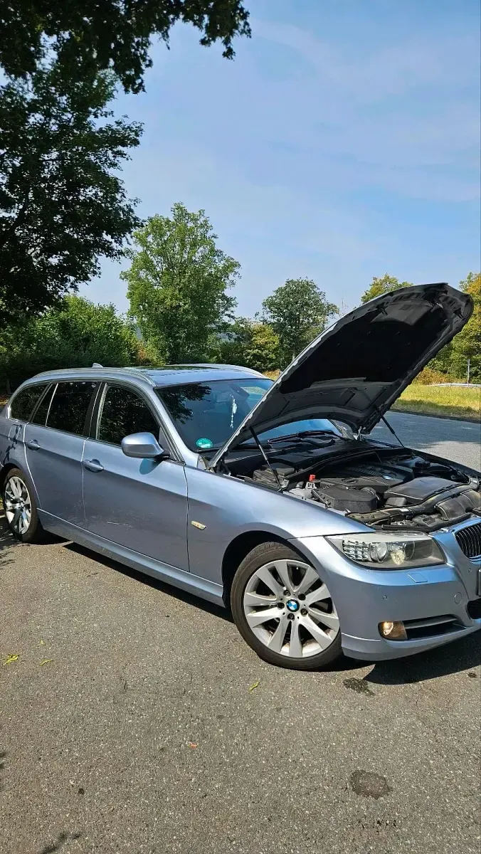 Gebraucht BMW 320 Efficient Dynamics 163 PS (119 kW) 2011 Blau Kombi