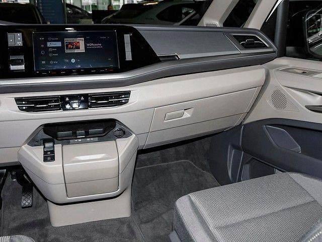 Gebraucht VW Multivan Life 150 PS (110 kW) 2024 Candyweiss Van