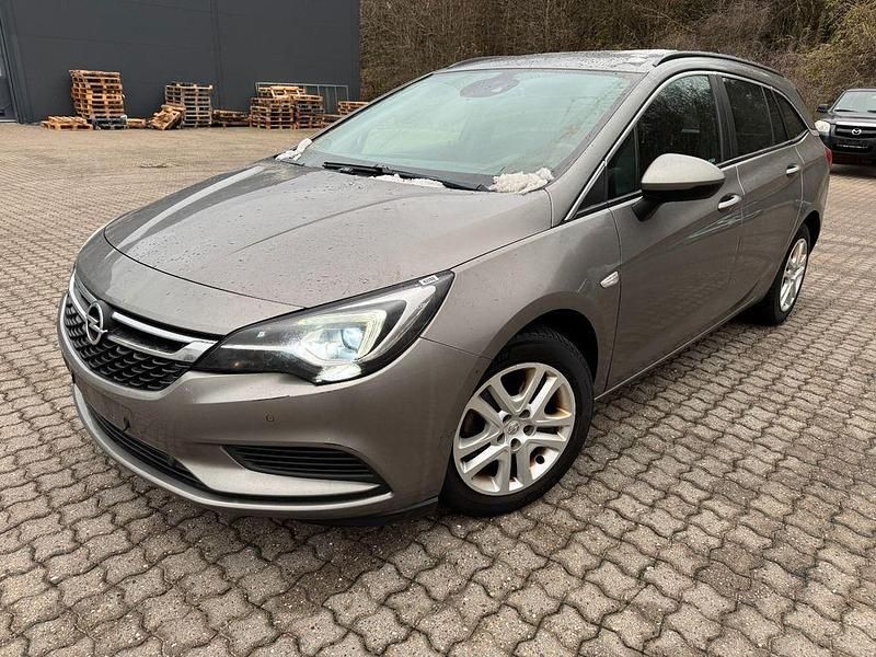 Grau Gebraucht 2017 Opel Astra Kombi | 8.100 € (Guter Preis) - Bild 1/4