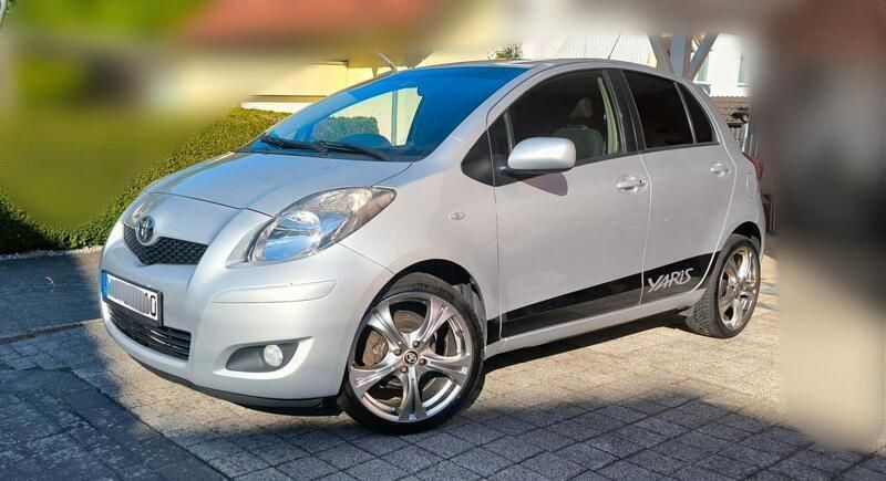 Silber Gebraucht 2011 Toyota Yaris Executive Kleinwagen | 2.999 € (Guter Preis) - Bild 1/4