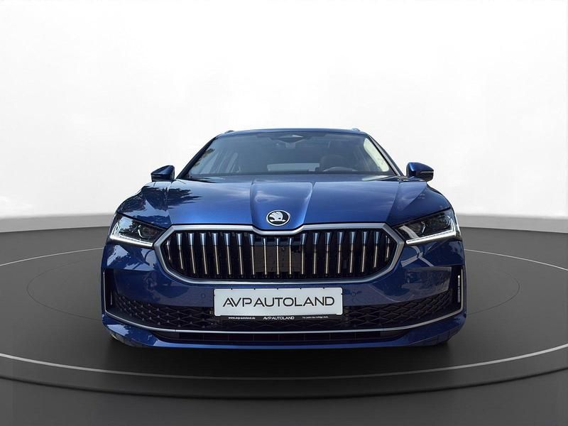 Neu Skoda Superb LAURIN & KLEMENT 150 PS (110 kW) 2025 Cobalt blau Kombi