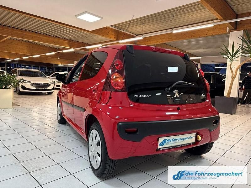 Gebraucht Peugeot 107 Active 68 PS (50 kW) 2013 Rot Kleinwagen
