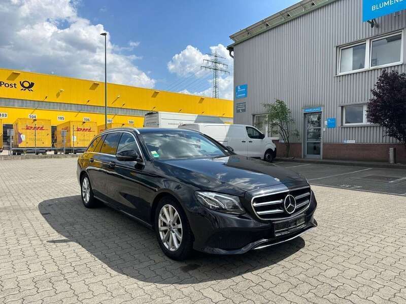 Schwarz Gebraucht 2020 Mercedes E220 Avantgarde Kombi | 19.900 € (Superpreis) - Bild 1/4