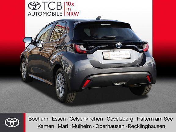 Gebraucht Toyota Yaris Hybrid Basis 116 PS (85 kW) 2023 Marlingrau metallic