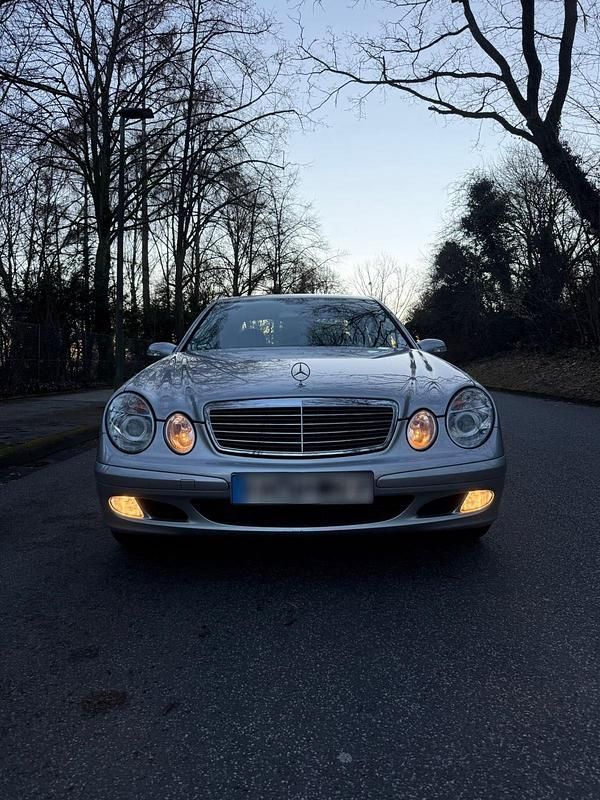 Gebraucht Mercedes E200 163 PS (119 kW) 2004 Silber Limousine