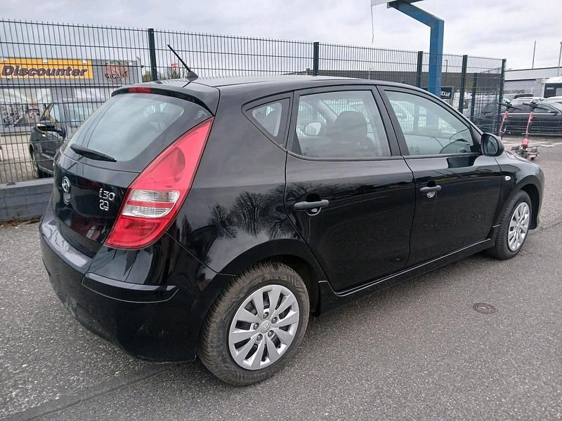 Gebraucht Hyundai i30 109 PS (80 kW) 2012 Schwarz Limousine