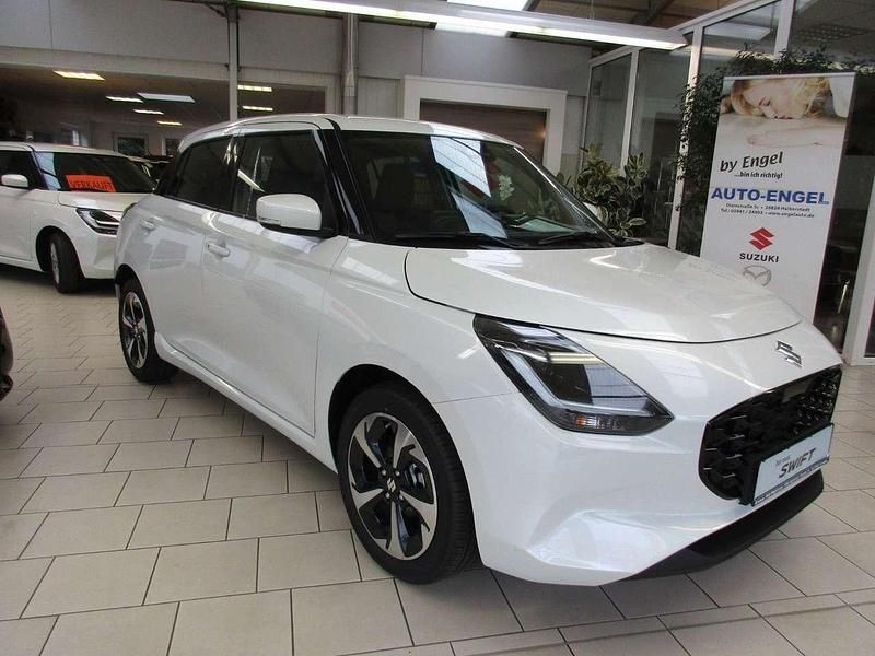 Pure white pearl Neu 2025 Suzuki Swift Comfort+ Kleinwagen | 20.990 € - Bild 1/4