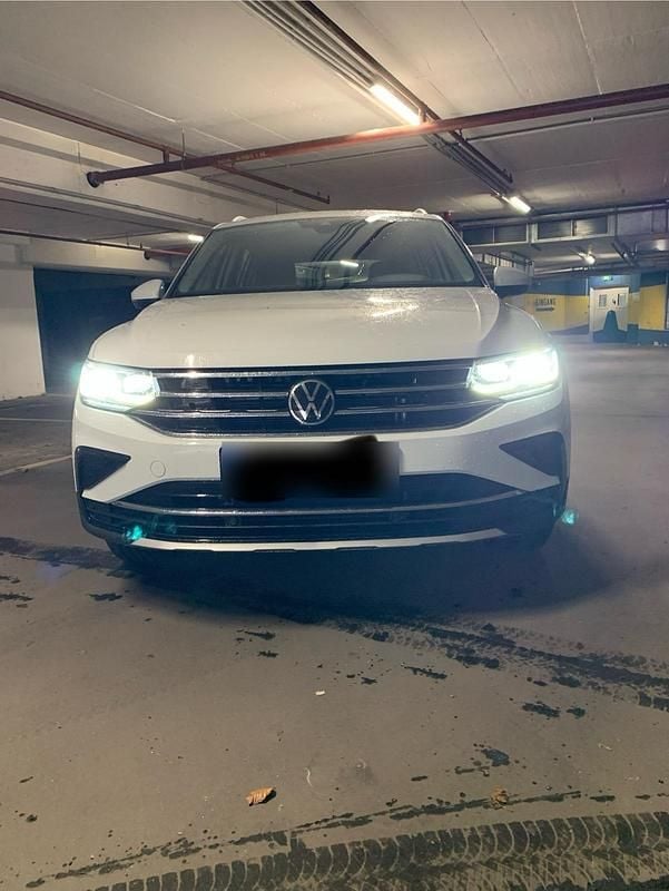 Second-hand VW Tiguan Elegance 200 CP (147 kW) 2022 Alb SUV