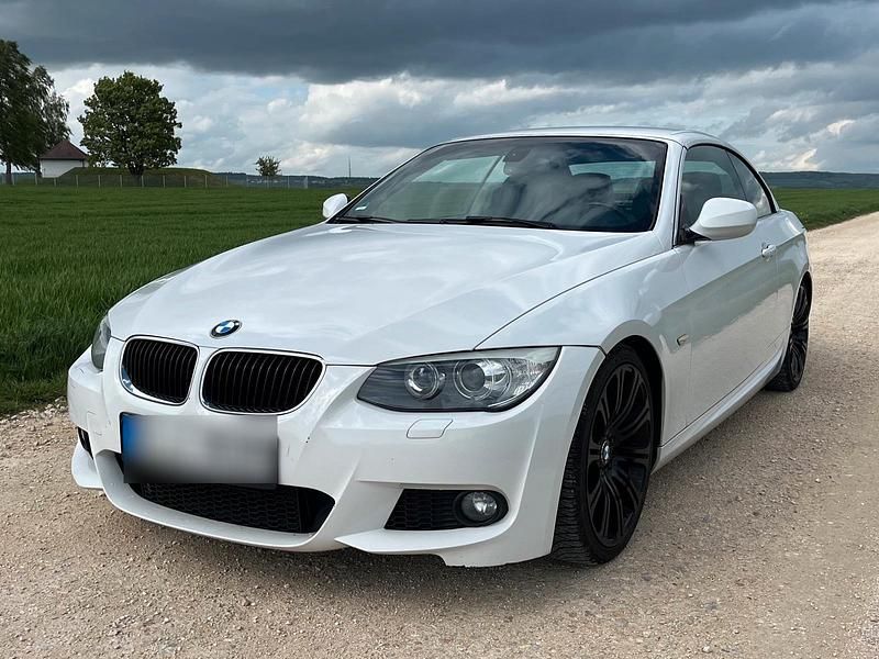 Weiß Gebraucht 2012 BMW 320 Cabriolet M Sport Cabrio | 9.690 € (Fairer Preis) - Bild 1/4