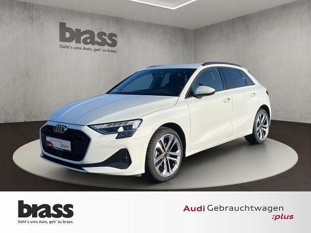 Gletscherweiß metallic Gebraucht 2025 Audi A3 Ambiente Limousine | 32.400 € (Superpreis) - Bild 1/4