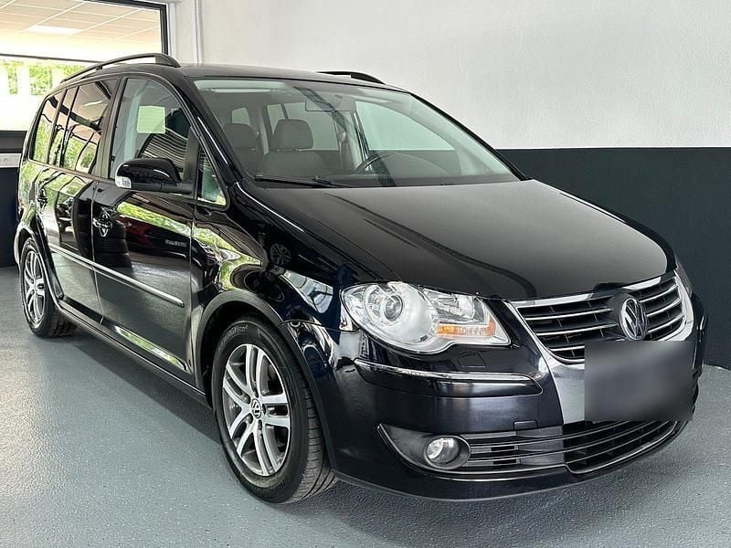 Schwarz Gebraucht 2008 VW Touran Highline Van / Kleinbus | 3.999 € (Fairer Preis) - Bild 1/4