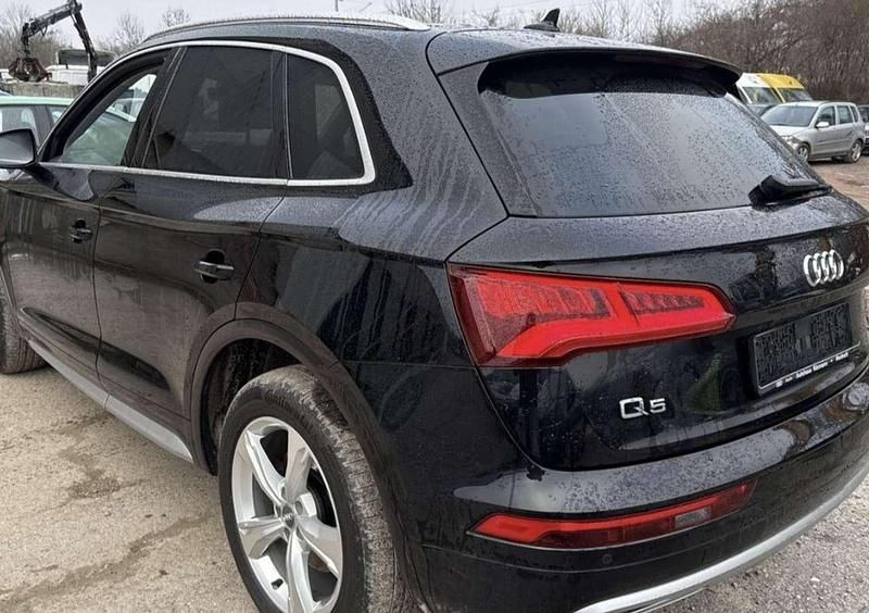 Gebraucht Audi Q5 Sport 190 PS (139 kW) 2018 Mythosschwarz metallic SUV