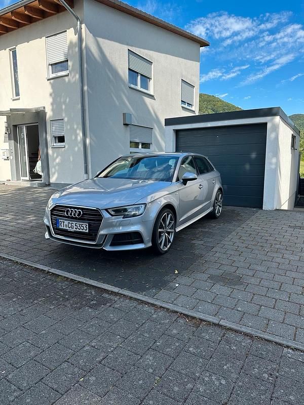 Silber Gebraucht 2017 Audi A3 Sportback S-Line Limousine | 19.490 € (Fairer Preis) - Bild 1/4