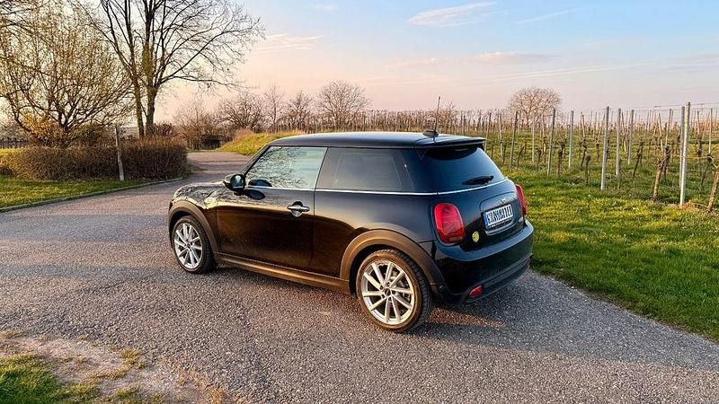 Second-hand Mini Cooper SE 135 kW (184 CP) 2020 Negru Hatchback