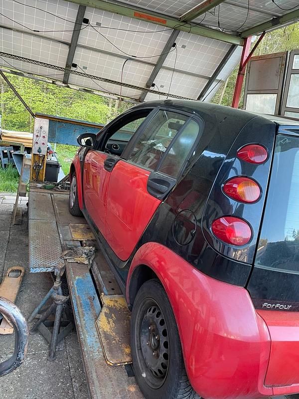 Second-hand Smart ForFour 75 CP (55 kW) 2004 Roșu Hatchback