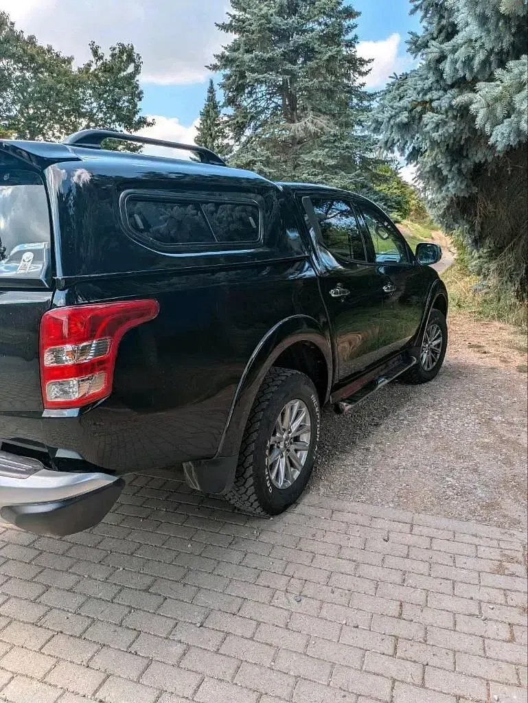 Gebraucht Mitsubishi L 180 PS (132 kW) 2016 Schwarz SUV