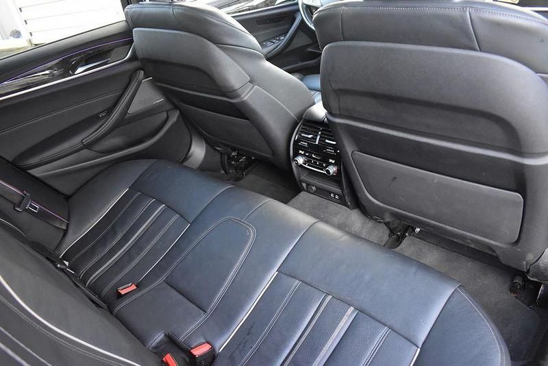 Gebraucht BMW 540 M Sport 333 PS (244 kW) 2023 Grau Limousine