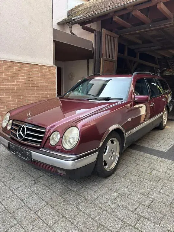 Gebraucht Mercedes E200 Avantgarde 136 PS (100 kW) 1997 Rot Kombi