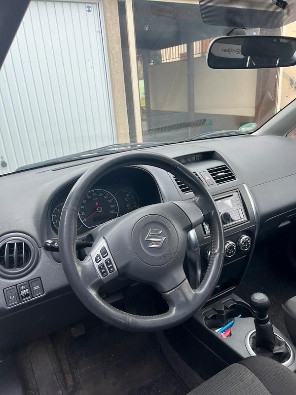 Gebraucht Suzuki SX4 107 PS (78 kW) 2009 Silber Limousine