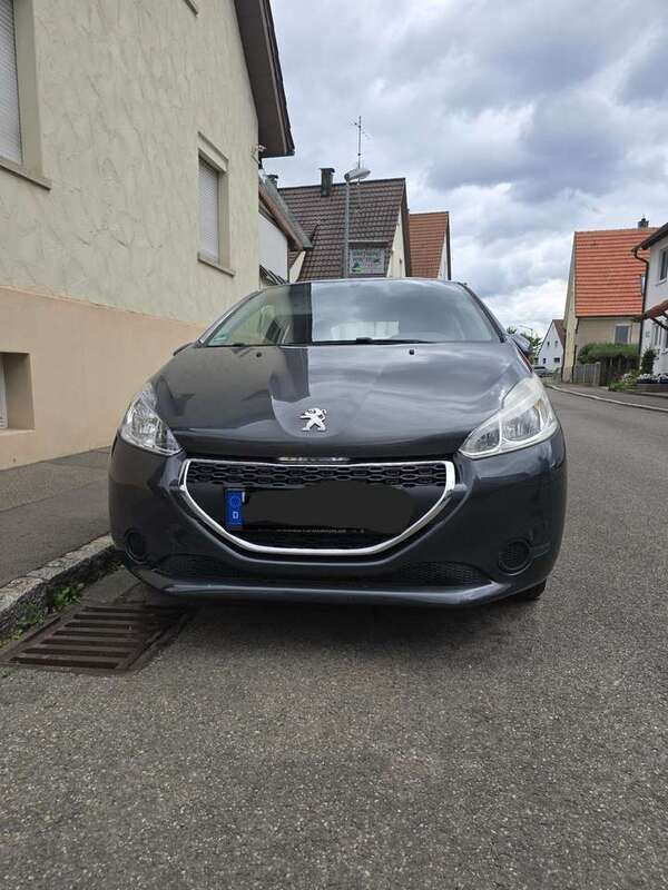 Grau Gebraucht 2014 Peugeot 208 Active Kleinwagen | 4.500 € (Guter Preis) - Bild 1/4
