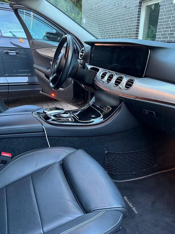 Gebraucht Mercedes E220 Avantgarde 194 PS (142 kW) 2017 Schwarz Kombi