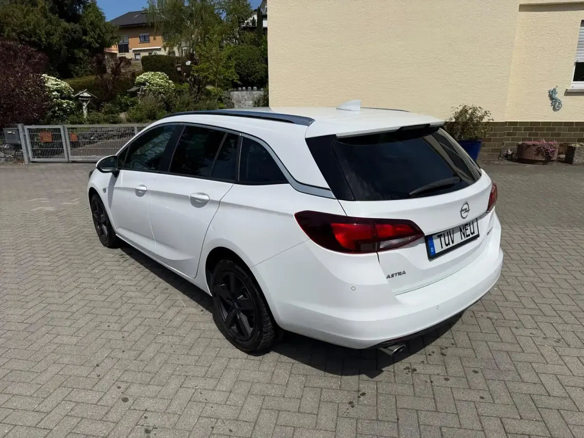 Gebraucht Opel Astra 160 PS (117 kW) 2017 Weiß Kombi