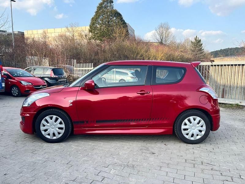 Gebraucht Suzuki Swift 94 PS (69 kW) 2012 Rot Kleinwagen