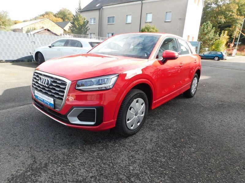 Rot Gebraucht 2018 Audi Q2 Sport SUV | 18.950 € (Guter Preis) - Bild 1/4