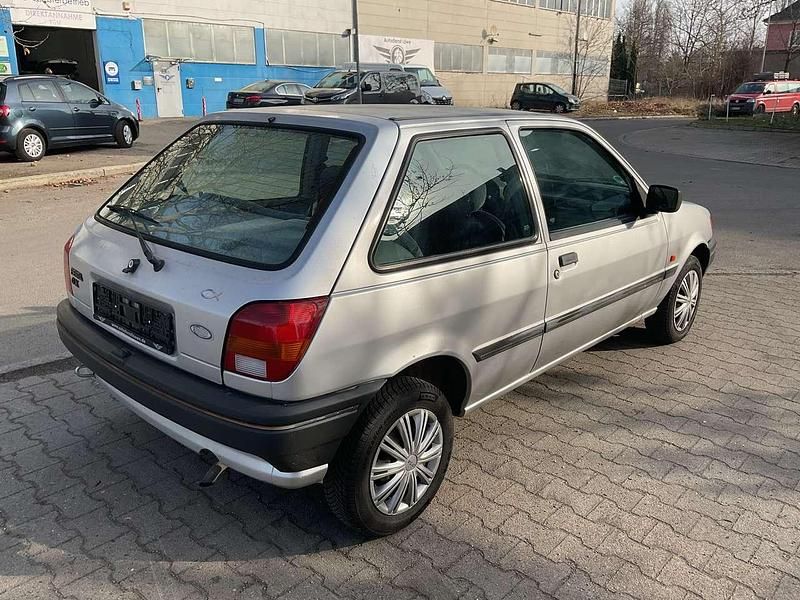 Gebraucht Ford Fiesta 60 PS (44 kW) 1992 Grau Kleinwagen