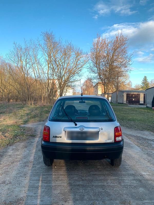 Gebraucht Nissan Micra 54 PS (39 kW) 1999 Silber Kleinwagen