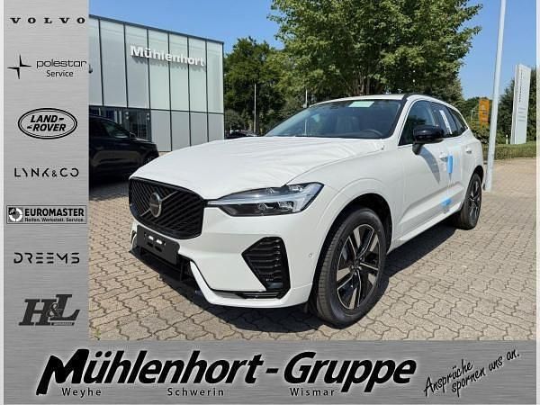 Weiß (crystal white pearl) Neu 2025 Volvo XC60 Plus SUV | 53.917 € (Superpreis) - Bild 1/4