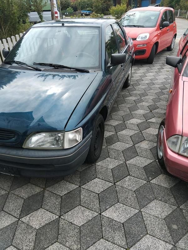 Andere farben Gebraucht 1994 Ford Escort Limousine | 1.300 € - Bild 1/4