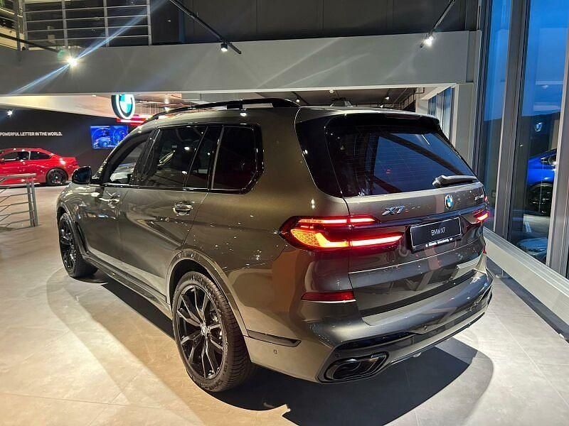 Neu BMW X7 M Sport 381 PS (280 kW) 2026 Manhattan metallic SUV
