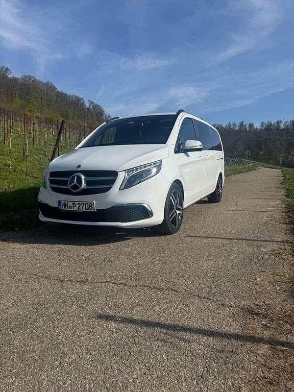 Weiß Gebraucht 2019 Mercedes V250 Avantgarde Edition Van / Kleinbus | 49.000 € (Fairer Preis) - Bild 1/4