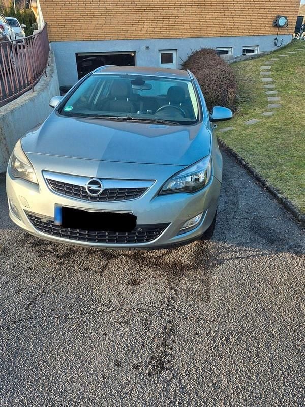 Gebraucht Opel Astra Innovation 179 PS (131 kW) 2011 Grau Kombi